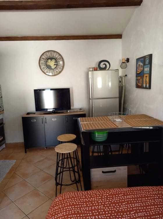 Studio Climatise Dans Villa Calme A 15Km De Cannes ペメナード エクステリア 写真