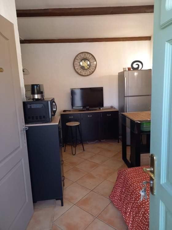 Studio Climatise Dans Villa Calme A 15Km De Cannes ペメナード エクステリア 写真